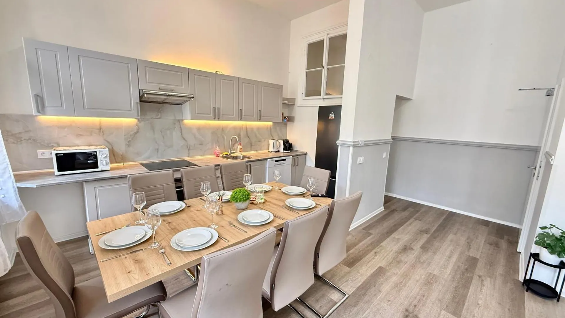 Free Parking- 2Bdr Apartment In Wenceslas Square Praga 0*,  República Checa